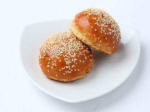 Булочка сдобная с кунжутом, 100 г