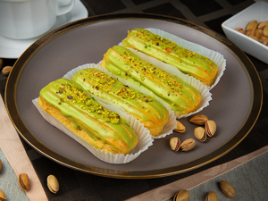 Эклер с фисташковой начинкой, 60г