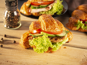 Круассан с куриной грудкой, 145г